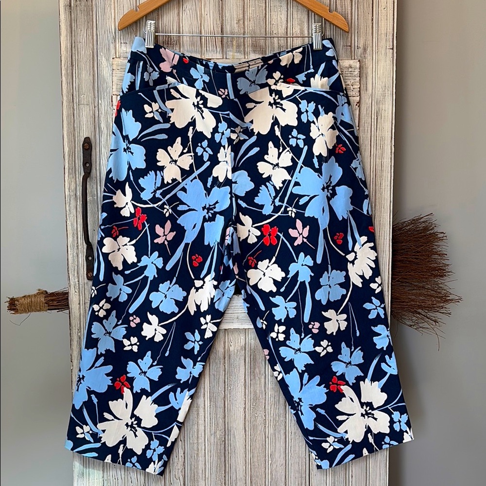 TIME AND TRUE Floral Capri Pants Size L 12-14 EUC Like New